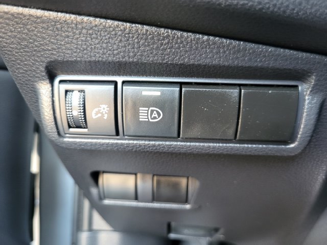 Used 2025 Toyota Corolla Cross XLE FWD image 21