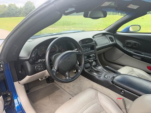 Used 2002 Chevrolet Corvette Coupe w/ Preferred Equipment Group2 RWD image 14
