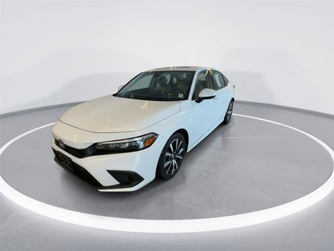 Used 2024 Honda Civic EX image 3