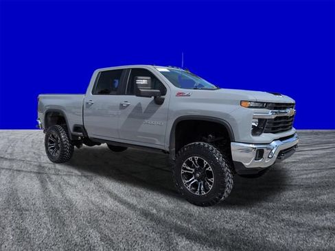 Used 2024 Chevrolet Silverado 2500 LT w/ Safety Package AWD/4WD image 2