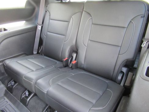 Used 2023 GMC Acadia SLT FWD image 16