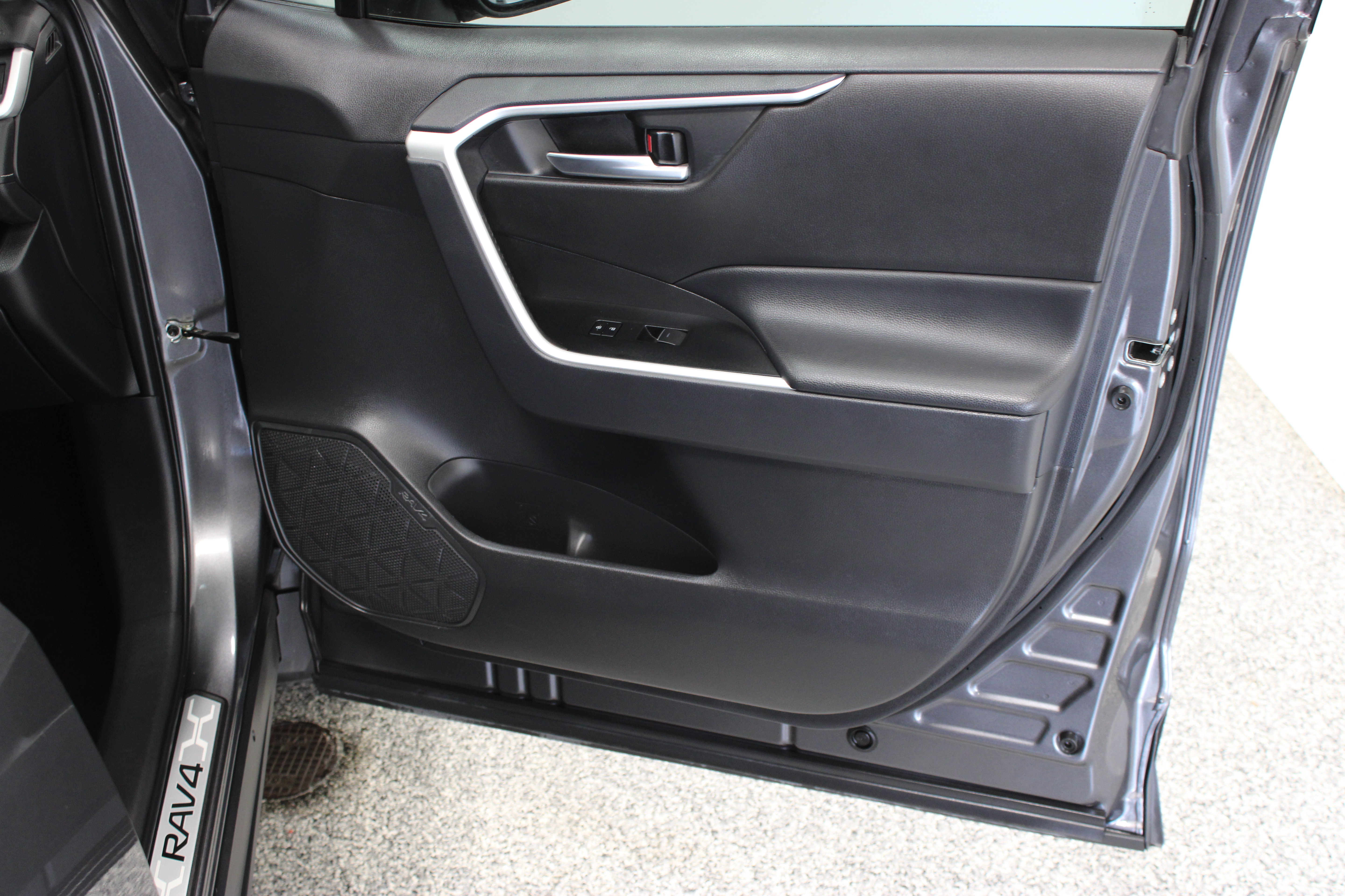Certified 2025 Toyota RAV4 XLE Premium FWD image 34