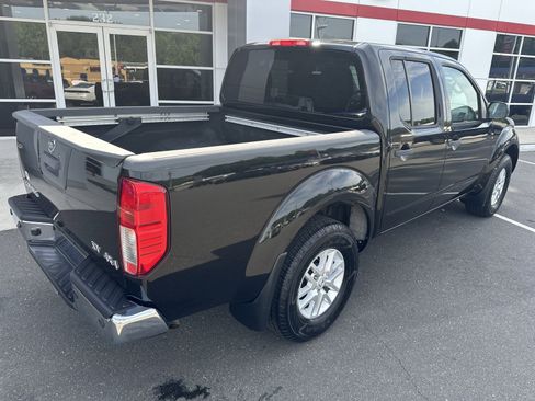 Used 2017 Nissan Frontier SV w/ SV Value Truck Package AWD/4WD image 9