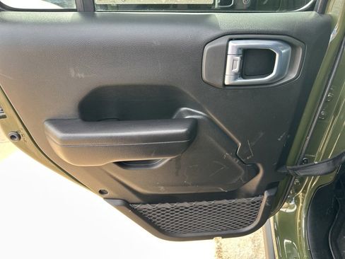 Used 2021 Jeep Gladiator Rubicon w/ Cold Weather Group image 22