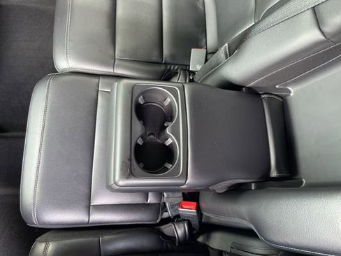 Used 2020 Ford Explorer XLT w/ Equipment Group 202A AWD/4WD image 28