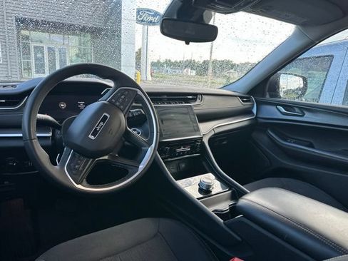 Used 2023 Jeep Grand Cherokee L Laredo RWD image 13