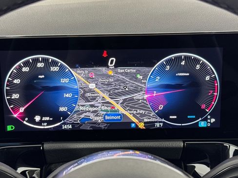 Used 2025 Mercedes-Benz GLA 250 4MATIC image 16