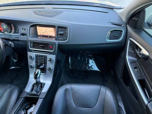 Used 2017 Volvo S60 T5 Inscription image 29