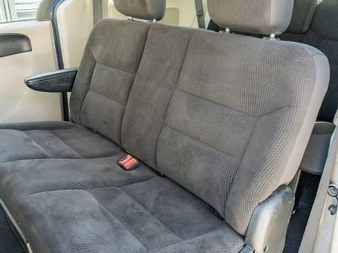 Used 2018 Dodge Grand Caravan SE w/ UConnect Hands-Free Group image 31