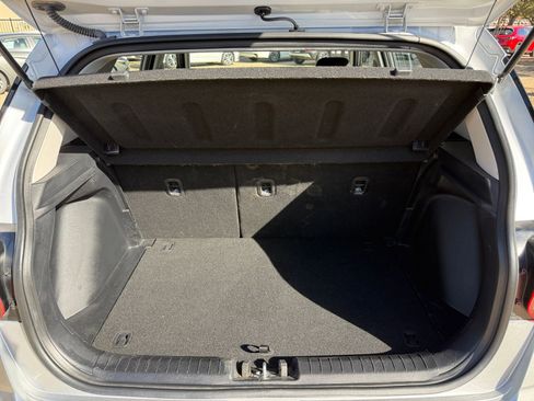 Used 2025 Hyundai Venue SEL image 32