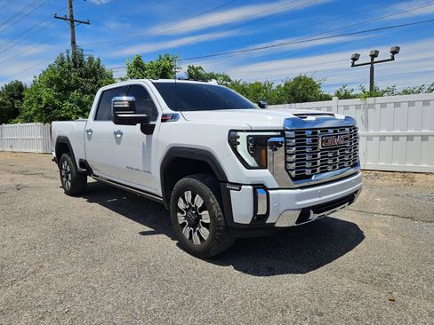 Used 2025 GMC Sierra 2500 Denali w/ Denali Reserve Package AWD/4WD image 8