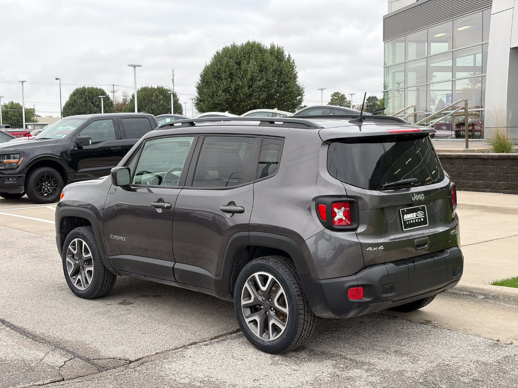 Used 2018 Jeep Renegade Latitude w/ Cold Weather Group AWD/4WD image 4