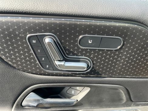 New 2025 Mercedes-Benz GLB 250 4MATIC image 10