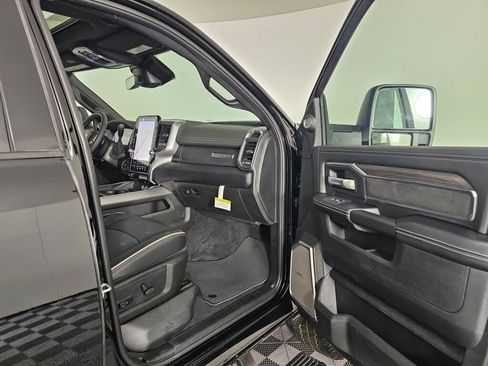 New 2026 RAM 2500 Laramie AWD/4WD image 38
