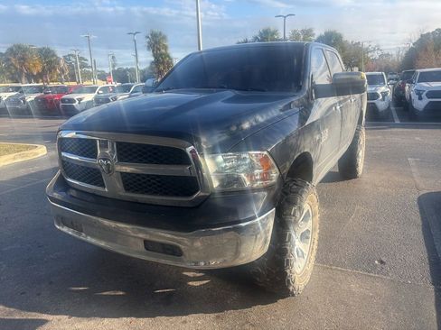 Used 2018 RAM 1500 Classic SLT image 2