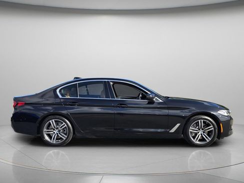 Used 2023 BMW 530i xDrive w/ Premium Package image 4