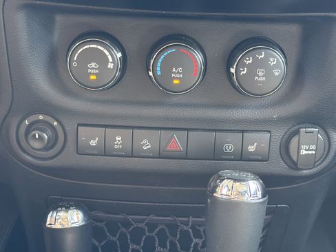 Used 2016 Jeep Wrangler Unlimited Sahara AWD/4WD image 23