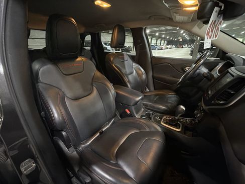 Used 2016 Jeep Cherokee Trailhawk w/ Comfort/Convenience Group AWD/4WD image 30