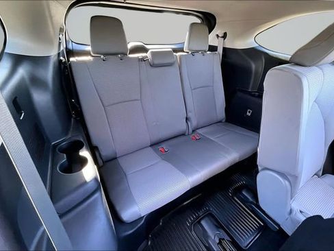 Used 2023 Toyota Highlander LE AWD/4WD image 25