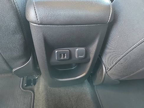 Used 2015 GMC Canyon SLE w/ SLE Convenience Package image 14