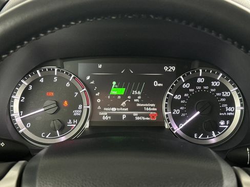 Used 2024 Toyota Highlander XLE FWD image 24