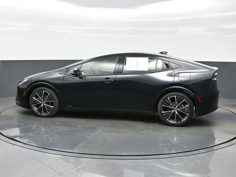 Used 2024 Toyota Prius XLE image 3