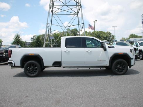 Used 2024 GMC Sierra 2500 AT4 AWD/4WD image 10