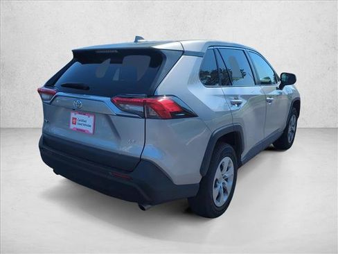 Used 2022 Toyota RAV4 LE FWD image 5