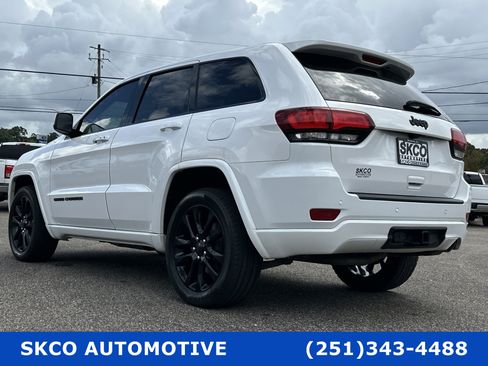 Used 2020 Jeep Grand Cherokee Altitude image 3