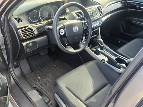 Used 2017 Honda Accord LX image 5