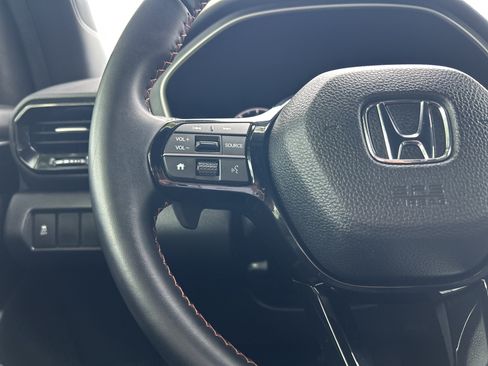 Used 2025 Honda Pilot Sport image 18