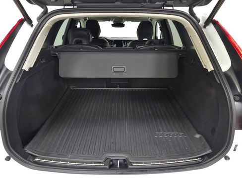 Certified 2024 Volvo XC60 B5 Plus w/ Climate Package AWD/4WD image 8