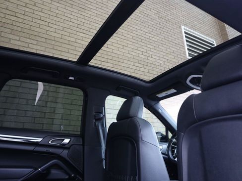 Used 2018 Porsche Cayenne AWD/4WD image 28