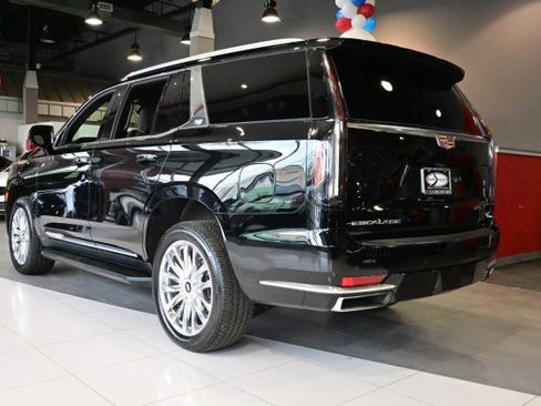 Used 2023 Cadillac Escalade Premium Luxury AWD/4WD image 7
