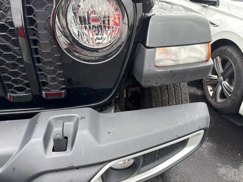 Used 2023 Jeep Gladiator Sport AWD/4WD image 12