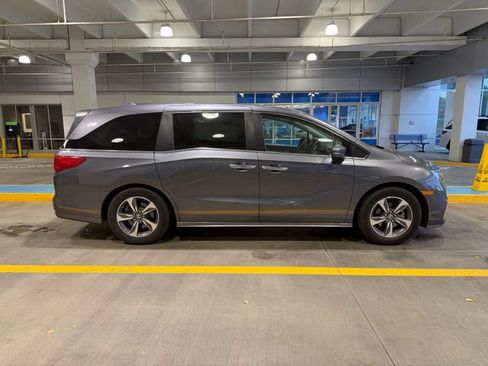 Used 2018 Honda Odyssey Touring image 2