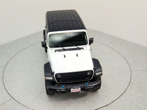 Used 2024 Jeep Wrangler Unlimited AWD/4WD image 23