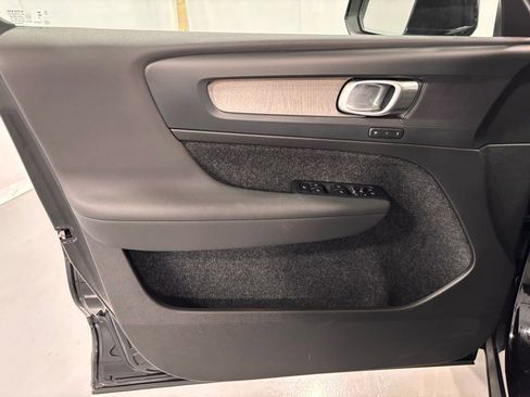 Certified 2025 Volvo XC40 B5 Plus image 18