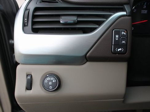 Used 2018 Chevrolet Tahoe LT image 12