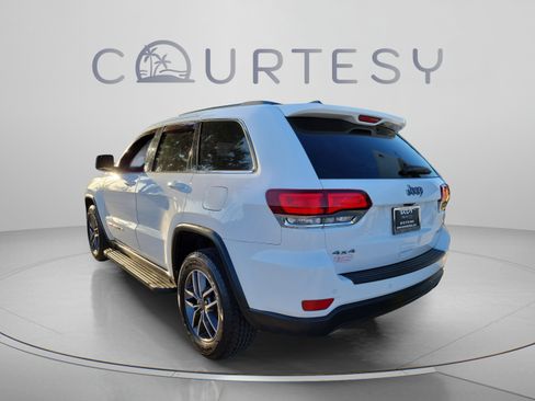 Used 2020 Jeep Grand Cherokee Laredo w/ 18" Wheel & 8.4" Radio Group AWD/4WD image 2