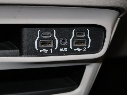 Used 2023 Chrysler Pacifica Touring-L image 98