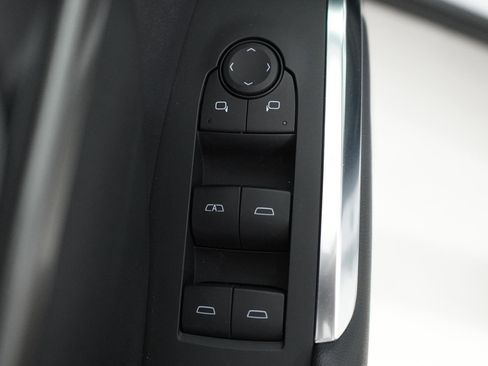 Used 2024 Chevrolet Traverse LT FWD image 16