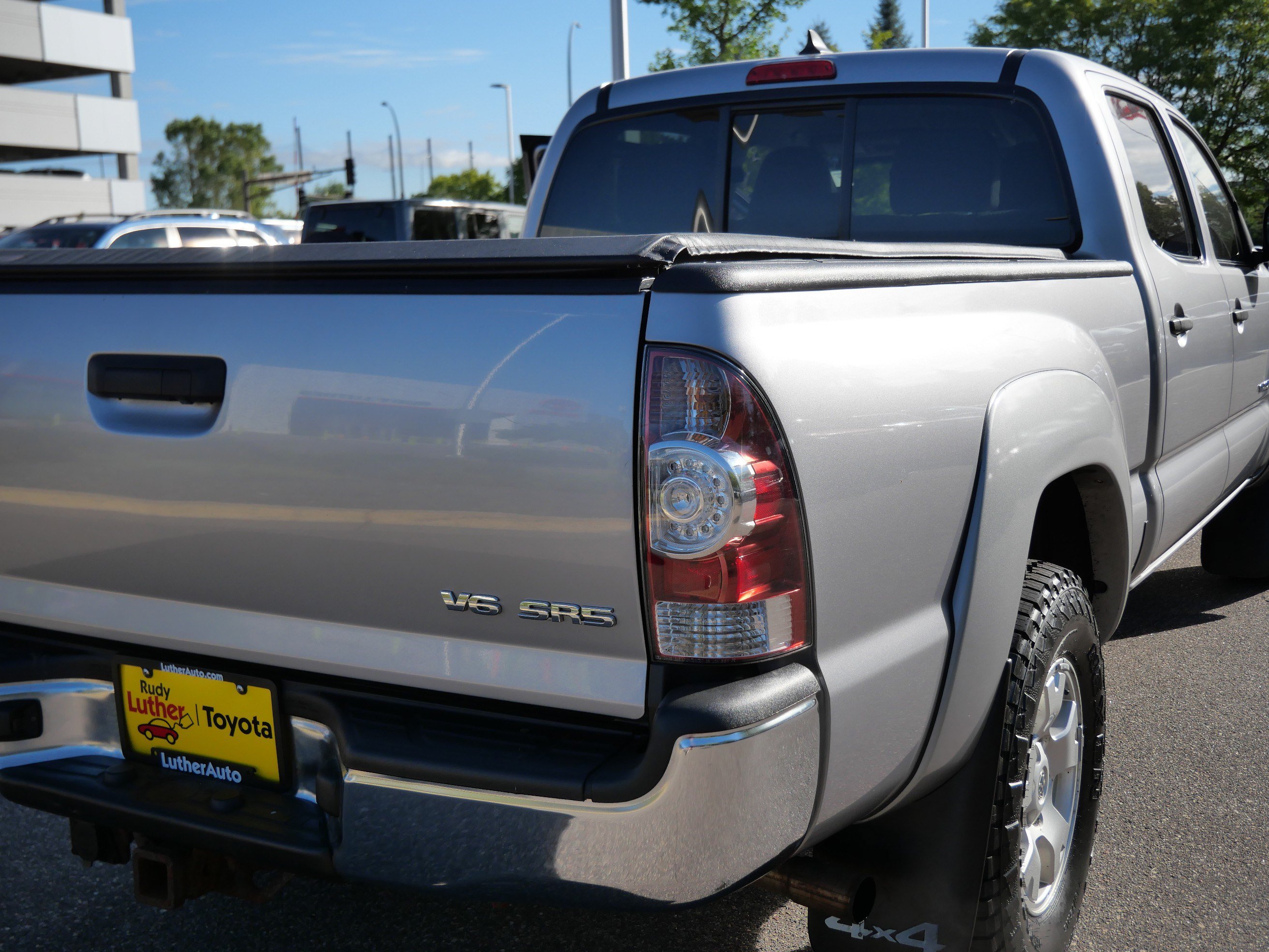 Used 2015 Toyota Tacoma 4x4 Double Cab w/ SR5 Package image 17