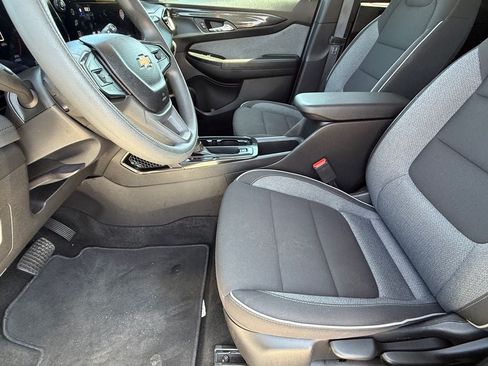 Used 2025 Chevrolet TrailBlazer LT AWD/4WD image 12