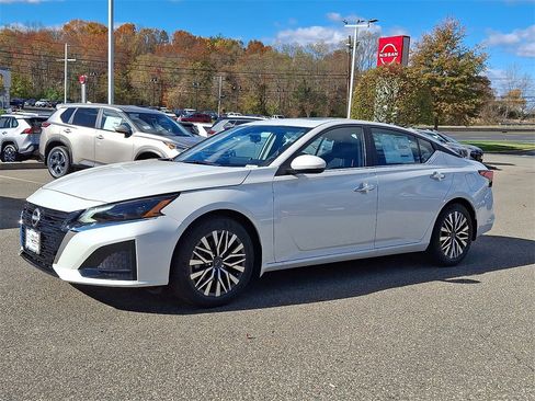 New 2025 Nissan Altima 2.5 SV w/ SV Premium Package image 3