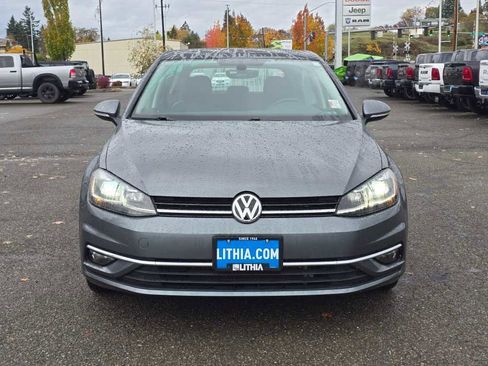 Used 2018 Volkswagen Golf SE image 8