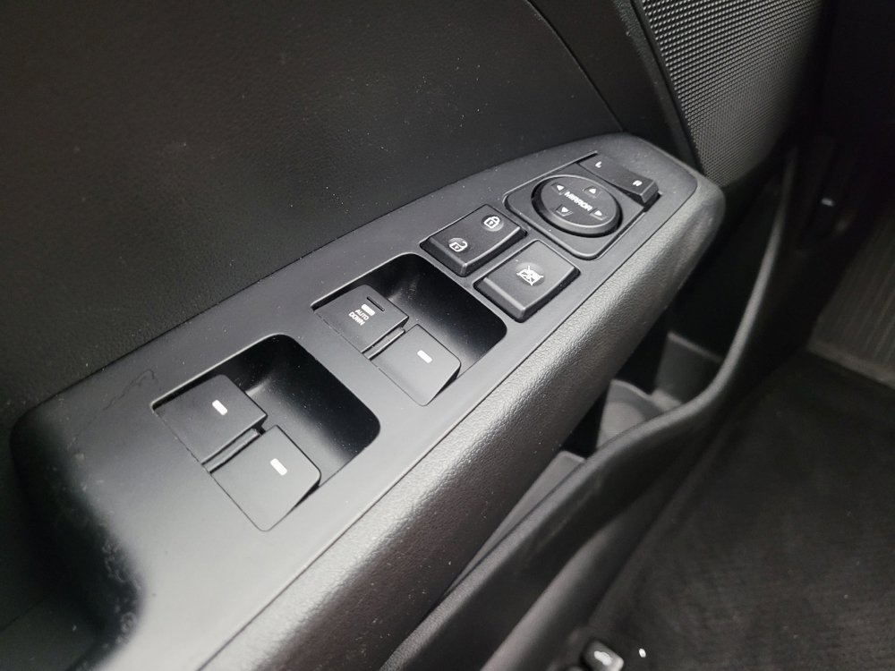 Used 2018 Hyundai Elantra SE FWD image 27