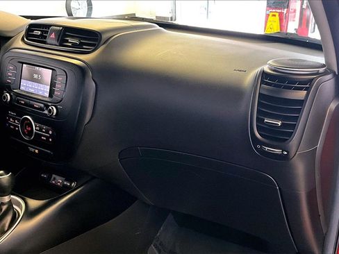 Used 2017 Kia Soul + image 22