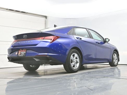 Used 2023 Hyundai Elantra SE w/ Preferred Accessory Package image 29