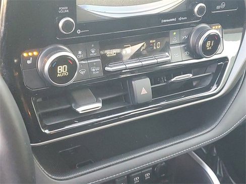 Used 2020 Toyota Highlander XLE image 27